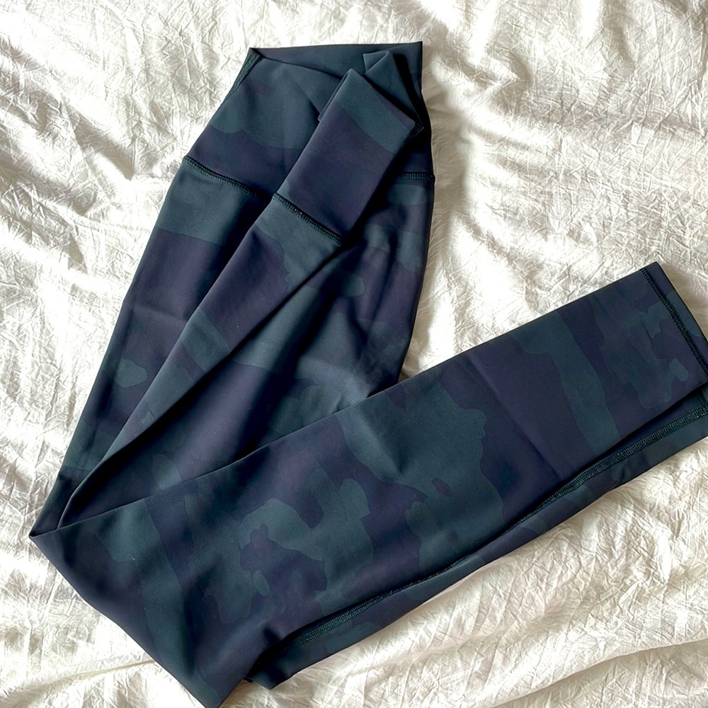 Alo Camo leggings